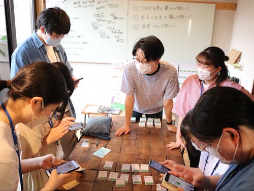 ボードゲームやフィールドワーク、ワークショップなど、あらゆる手段で高校生と対話の機会を創ります