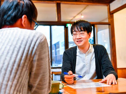 高校生の悩み相談にのったり、活動の支援を行います