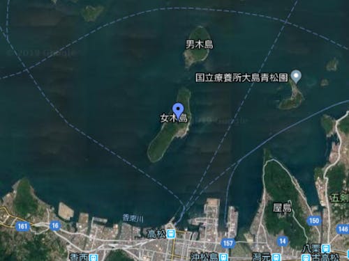 高松から定期船で20分、すぐ近いです