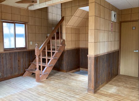 改修したコテージ。ここに入れる家具選びも仕事のうちです