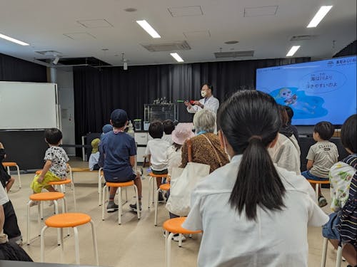 サイエンスショー。子供も大人も興味津々