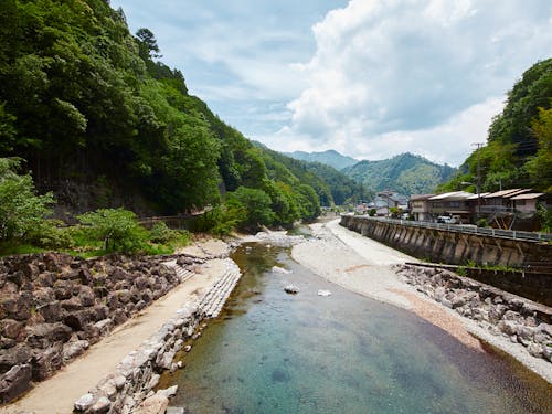 アユやアマゴ釣り川遊びで人気急上昇中!!ホテルの目の前を流れる清流「北山川」