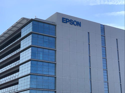 長野県塩尻市にあるセイコーエプソン株式会社の広丘事業所。2019年には、イノベーションセンターB棟が稼働開始している。  