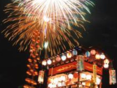 三重県を代表する大淀花火大会と祇園祭 たくさんの観光客も訪れます。