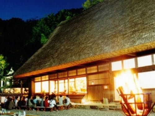 地域内の茅葺古民家「土居家」