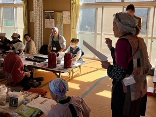 教授による料理行程の説明風景