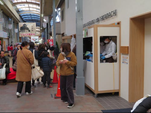 100円商店街の様子です。すごく人気のイベントで市外からも多くの方が来られるそうです。