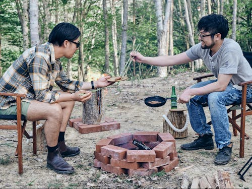 移住者同志の交流も多い。焚火が距離を縮めてくれます。
