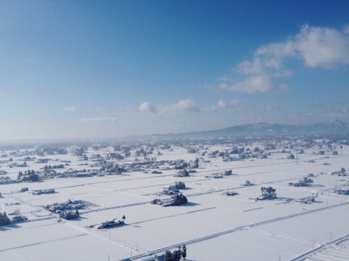 雪に染まった胆沢の散居風景 雪の量は地域によって違います。
