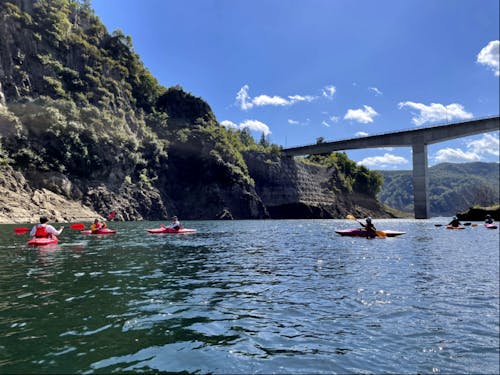 胆沢川のカヌー 夏はアクティビティが人気。ラフティングやSUPも。