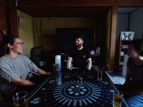 移住体験ツアー参加者との交流の様子(シェアハウス内)