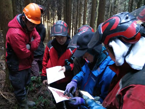 岡橋氏による作業道開設の研修