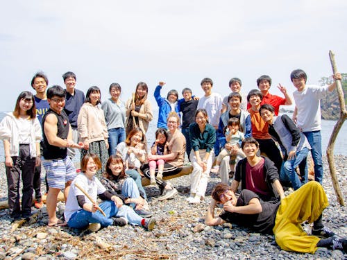 若者の移住者がたくさんいます