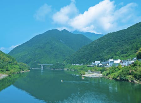 人口400人の大川村では、山岳観光や企業研修のプロジェクトリーダーを募集！