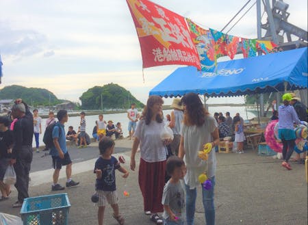月1の竹野港海町マーケットには子どもも集まる