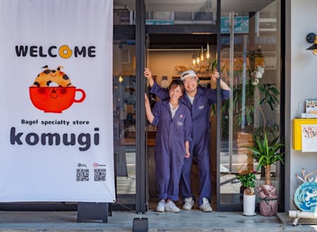 ベーグル専門店「komugi」オーナー　戸草内　陽介さん・知代さん（Photo by 武　耕平）