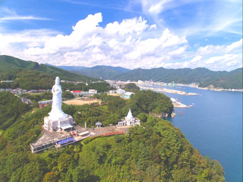三陸の誇るリアス式海岸をもつ尾崎・箱崎半島(写真は釜石市の釜石湾)