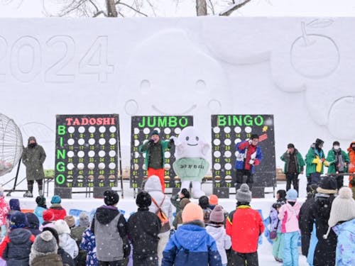 今年行われた氷雪まつりのビンゴ大会の様子です！大盛況でした！