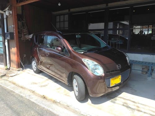 こちらの軽自動車を貸与しています