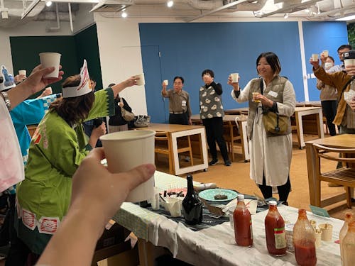 11月のイベントでは、交流会で各自治体自慢の飲み物を持参。和気あいあいとした雰囲気の中、気になるまちや移住について掘り下げてお話しました。