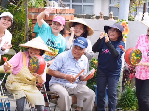 元気で活気のある島人が多いのも島の特徴のひとつ!