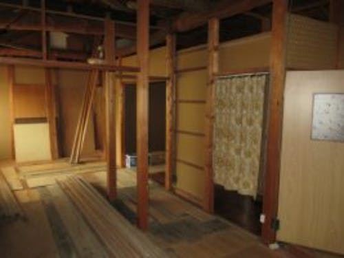 ちなみに2階もあり、同じく建築途中。DIYのやりがいがありますね!