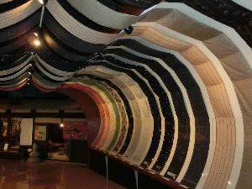 日本の代表的シルク生地の展示