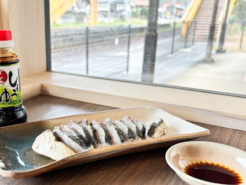 市内・市外の方から寄付いただいた萩焼を食器として使えます!