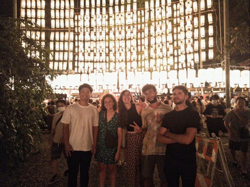 滞在者と一緒に地元の祭りや琵琶湖に出かけることも!