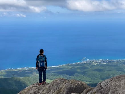 海と山の絶景に囲まれて暮らす