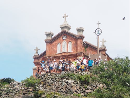 夏休みの子ども島旅事業。世界遺産の島で子ども達と集合写真!