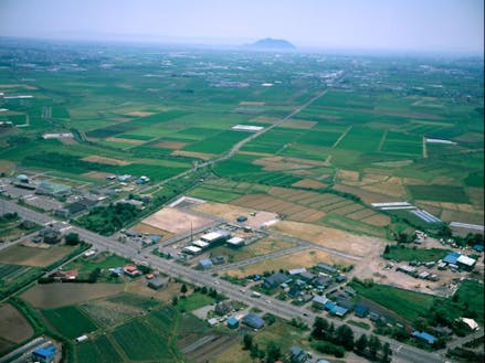 空港のある函館市、新幹線駅のある北斗市に隣接しているためアクセス良好