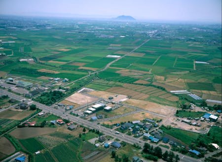 空港のある函館市、新幹線駅のある北斗市に隣接しているためアクセス良好