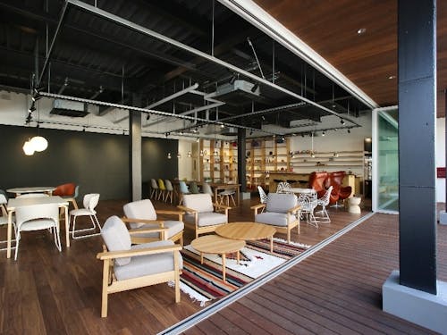 市民も集うフリーアドレスオフィス