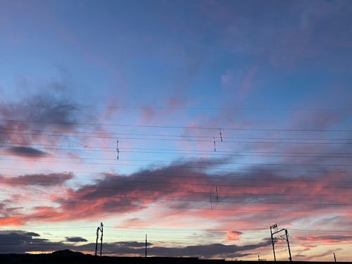 空が広く、夕焼けが美しいまちです。