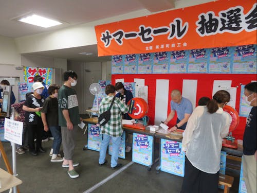 抽選会はいつも大盛況