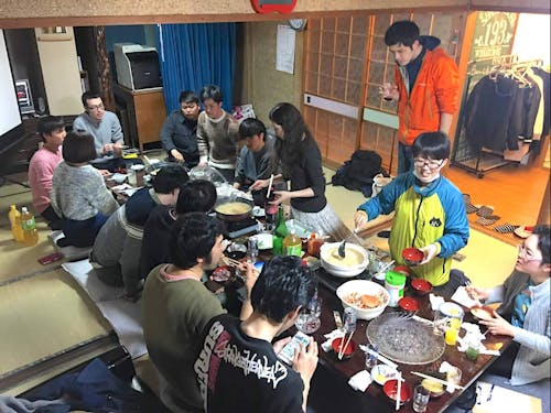 集まって飲み会イベントを開くこともあります