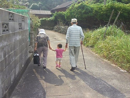 高齢化率60%近い町ごと限界集落。でもほほえましいでしょ?