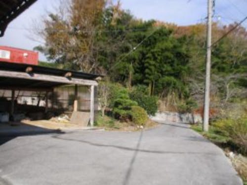 駐車スペースが広いので週末は家族や友人などとワイワイ集まれる。