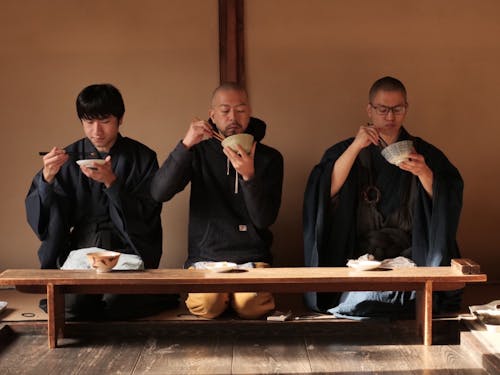 『同じ釜の飯を食う』禅塾での出会いから生まれる、人とのつながりも魅力