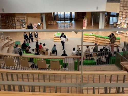 学び舎ゆめの森を案内