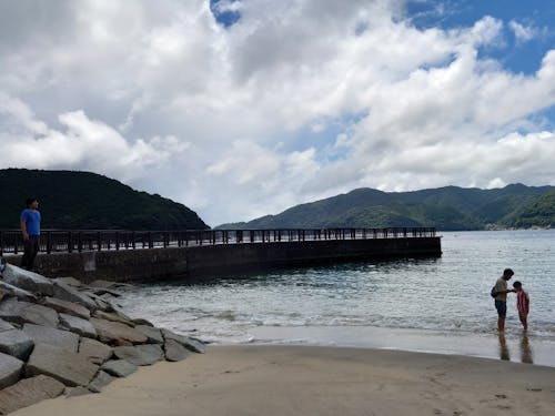 ちょっとした空き時間に遊べる海も