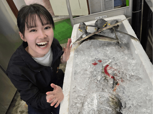マグロを仕入れる様子!海の駅で提供している商品をふるさと納税でも出品できるかチャレンジしています!