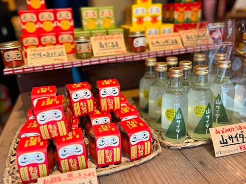 地域資源を活かした特産品の商品開発や販売に携わるチャンスも。