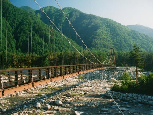 駒ヶ根観光協会事務所近くの吊橋