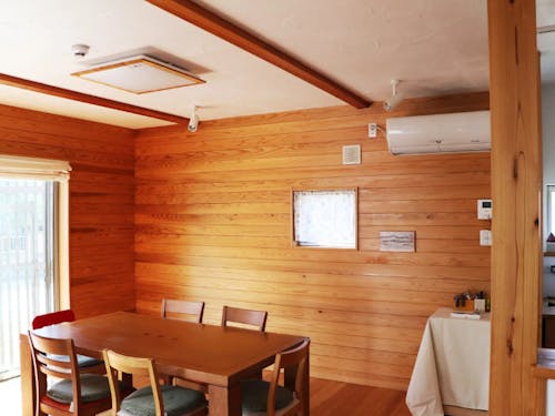 秩父杉を使った暖かみのある室内