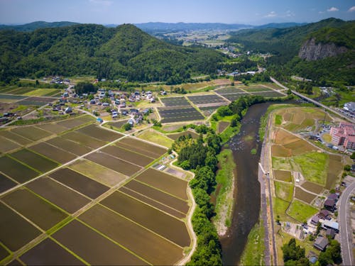 少し車を走らせれば雄大な自然を感じられる適度な距離感
