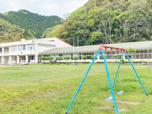 【やどみ】地元小学校を利活用しています。