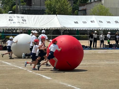 声援が飛ぶ中、白熱したレースになりました。