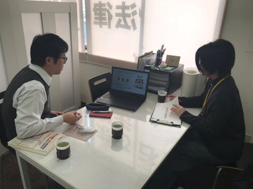 専門家との打ち合わせを経て、空き家問題の解決を目指します。